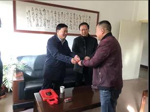 敦煌種業(yè)領(lǐng)導(dǎo)看望慰問公司老干部、老黨員及困難黨員職工